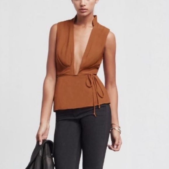 Reformation Tops - Reformation Adley Wrap Top in Rust